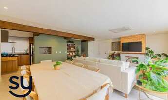 Imagem 2: Apartamento de Alto Padrão com 4 Dormitórios e 3 Vagas no Menino Deus