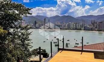 Imagem 5: Casa com 4 suítes e 4 vagas de garagem no Canto da Praia em Itapema com espetacular vista