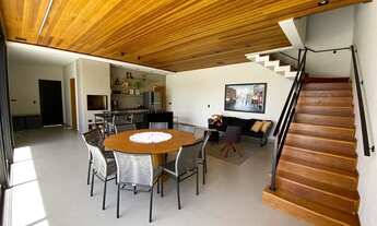 Imagem 4: Casa no Condomínio Verana com automação, móveis planejados e energia solar