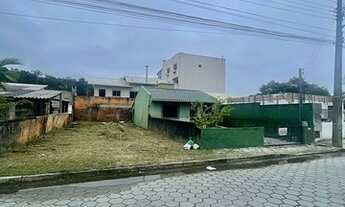 Imagem 4: Terreno / Casa com estrutura para outra construção