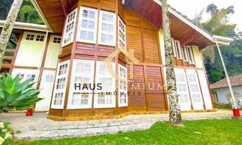 Imagem 2: Casa de condomínio para venda possui 232 metros quadrados com 5 quartos