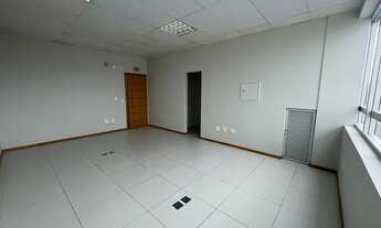 Imagem 3: J-Sala para venda possui 32 metros quadrados em Kobrasol - São José - SC