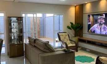 Imagem 3: Casa à venda no condomínio Village Paradiso 2, 4 Suítes e Excelente Privacidade