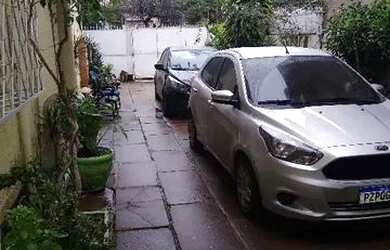 Imagem 3: Sobrado com 4 dormitórios no bairro Menino Dus