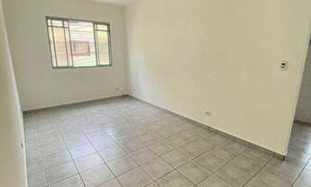 Imagem 1: Casa independente com vaga coberta e sala ampla para locação