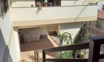 Imagem: Casa de 3 pavimentos, com 4 dormitórios