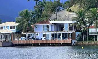 Imagem 7: Casa com deck à Beira-Mar em Angra dos Reis Piscina com Vista Deslumbrante