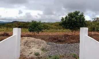 Imagem 4: Sítio todo murado dentro de condomínio de chácaras