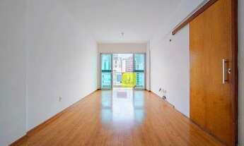 Imagem 3: Apto com 2 quartos (suíte), varanda, 2 vagas, elevador e portaria 24h no Centro