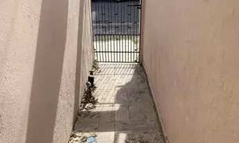 Imagem 2: Casa com 57m², 03 quartos sendo um deles uma suíte, 02 banheiros, cozinha e sala. Próximo