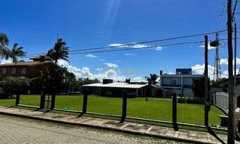 Imagem 2: Casa mobiliada com piscina no Centro de Xangri-Lá, 2 terrenos, próxima do mar, frente lest