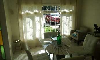 Imagem 2: Sobrado a venda possui 237m2 privativos garagem fechada pátio - Porto Alegre - RS