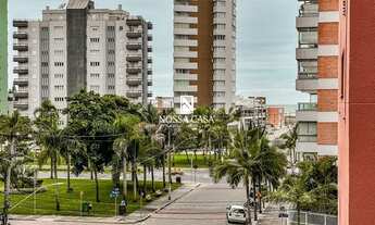 Imagem 1: Apartamento mobiliado de 03 dormitórios com sacada nas Quatro Praças em Torres/RS