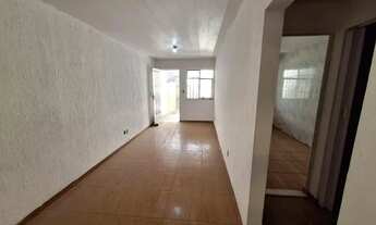 Imagem 6: Coladinho a praça de Cascadura! Excelente tipo casa vazio em vila com três unid