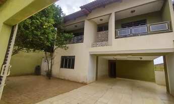 Imagem: Sobrado de 355 m² com 04 quartos à venda