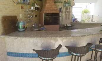 Imagem 2: Casa com energia solar e piscina com aquecedor