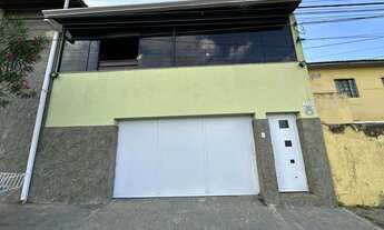 Imagem: Casa à Venda com Área Gourmet e Edícula