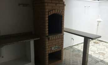 Imagem: Casa de meio, com 2 quartos e 1 banheiro