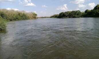 Imagem 6: área rural de 5 hectares (51 mil metros quadrados), na beira do rio Cuiabá, com