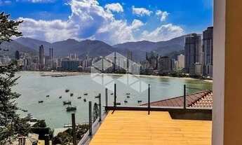 Imagem 4: Casa com 4 suítes e 4 vagas de garagem no Canto da Praia em Itapema com espetacular vista