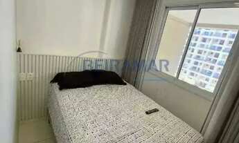 Imagem 3: Apartamento mobiliado com 1 quarto, suíte e closet e com vranda e vaga de garagem para alu