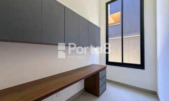 Imagem 7: Elegância e Conforto no Condomínio Quinta Lago: Sua Nova Casa com Piscina e Área Gourmet