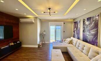 Imagem: Casa com 4 Quartos e 5 banheiros à Venda