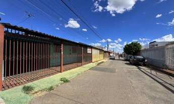 Imagem 2: QNP 13, P Norte - Casa de dois quartos, com moradia nos fundos e aceita financiamento