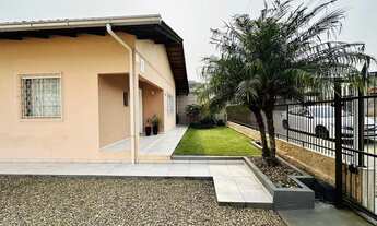 Imagem 5: 2 Lindas casas edificadas em um terreno com 720 m2 em Indaial-SC