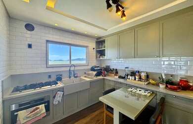 Imagem 5: Casa com 4 Quartos e 5 banheiros à Venda, 326 m² com Vista Mar - Balneário do Estreito-Fpl