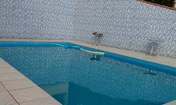 Imagem 7: Casa com piscina e churrasqueira