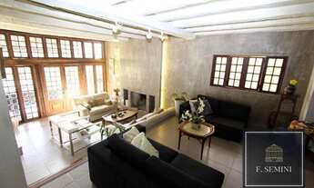 Imagem 2: Casa estilo Colonial com amplo terreno - 4 suítes - 3 vagas e um excelente lazer