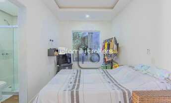 Imagem 3: Vendo casa em São Francisco - Niterói/RJ com 4 quartos, sendo 2 suítes em um terreno de 40