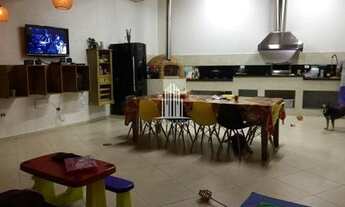 Imagem 7: Casa bem localizada.Imóvel arejado e recém reformada (cozinha, sala e área de lazer)