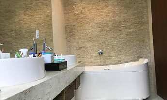 Imagem 4: Casa de luxo em condomínio fechado com vista para campo de golf e área de preservação