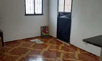 Imagem: Casa em Flores, 03 Quartos, Quintal, 02