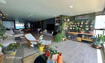 Imagem 7: Luxo à Beira-Mar: Apartamento Exclusivo, Reformado e Porteira Fechada com Vista Incrível!