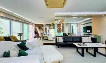 Imagem 3: Urca - Casa com vista e Piscina - 256m², 4 Suítes e Sofisticação Absoluta