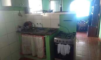 Imagem 5: Casa com piscina e churrasqueira