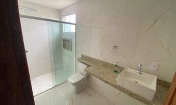 Imagem 2: Casa de condomínio para venda possui 283 metros quadrados com 5 quartos