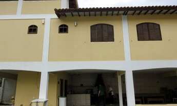 Imagem 3: Casa de condomínio para venda possui 350 metros quadrados com 3 quartos