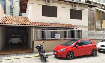 Imagem: Casa quadra do mar bairro Meia Praia em