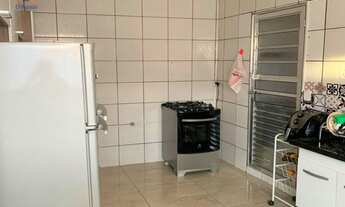 Imagem 2: Casa com 2 dormitórios....Sala....Cozinha....Banheiro e Lavanderia