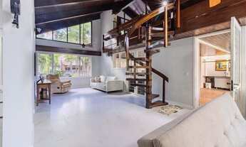 Imagem 2: EXCELENTE CASA COM 3 DORMITÓRIOS, PISCINA E 6 VAGAS DE GARAGEM