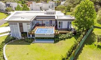 Imagem 3: Casa de condomínio para venda possui 879 metros quadrados