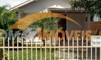 Imagem: Casa térrea com 2 quartos, pátio amplo