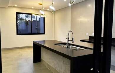 Imagem 5: Sobrado de 3 suítes Morro do Mendanha Vista Panorâmica de Goiânia Casa de Rua com 3 Quart