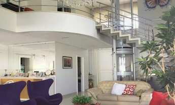 Imagem 2: Luxuosa Casa Assobradada no Condomínio Damha II ? 3 Suítes, Elevador e Piscina Aquecida!