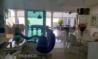 Imagem 3: Luxuosa Casa Assobradada no Condomínio Damha II ? 3 Suítes, Elevador e Piscina Aquecida!