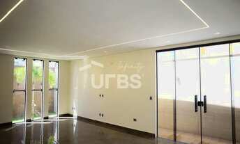 Imagem 7: Excelente casa repleta em armários e iluminação, toda em porcelanato de boa qualidade, con